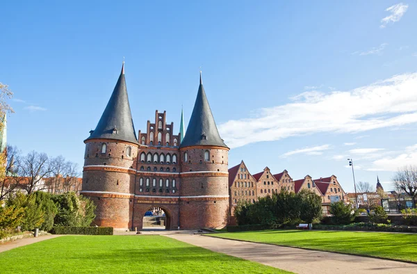 Holsten stadspoort in Lübeck oude stad, Duitsland — Stockfoto