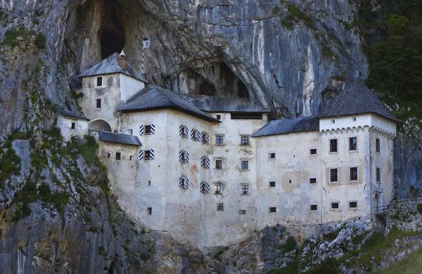 Castelo de Predjama em Postojna Cave, Eslovénia — Fotografia de Stock