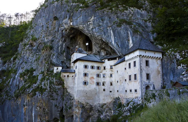 Predjama kale mağarada postojna, Slovenya — Stok fotoğraf