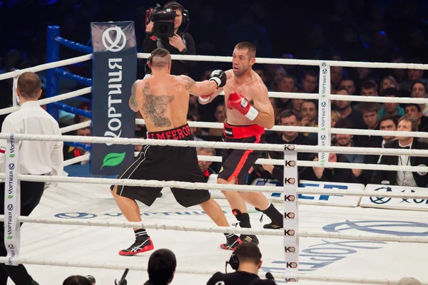 Boxkampf oleksandr usyk vs danie venter — Stockfoto