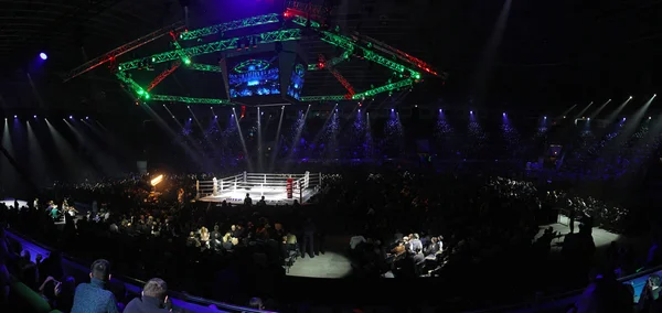 Pałac sportu w Kijowie podczas "wieczoru boksu" — Zdjęcie stockowe