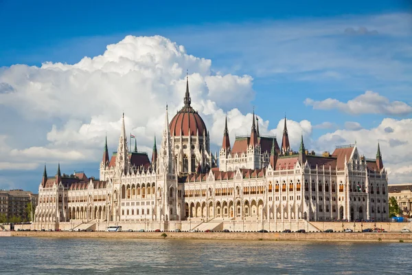 Edificio del Parlamento Nacional Húngaro en Budapest — Foto de Stock