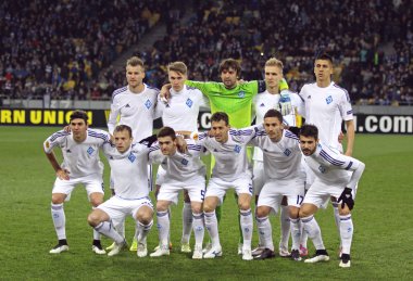 FK Dinamo Kiev oyuncuları bir grup fotoğrafı için poz