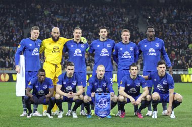 FC Everton oyuncular bir grup fotoğrafı için poz