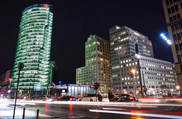 Vista nocturna de Potsdamer Platz - distrito financiero de Berlín , — Foto de Stock