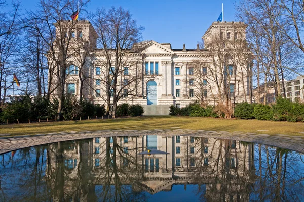 Almanya'nın Berlin kentinde bina Reichstag (Bundestag) — Stok fotoğraf