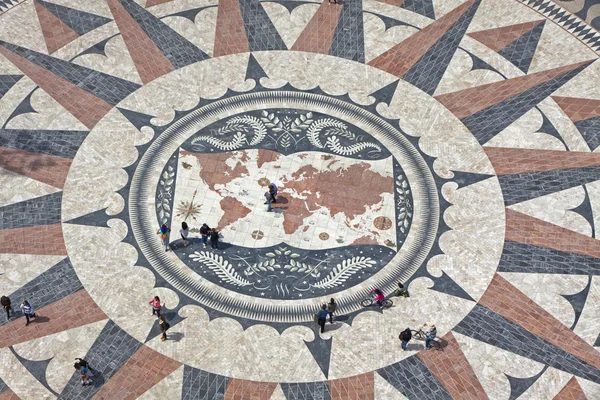 Mappa mosaico delle scoperte portoghesi a Belem, Lisbona, Portu — Foto Stock