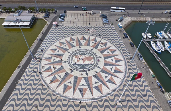 Mapa mosaico das descobertas portuguesas em Belém, Lisboa, Portu — Fotografia de Stock