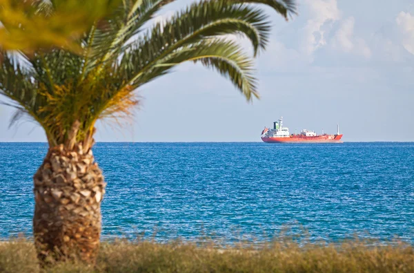 Ipari hajó közelében Ciprus a Földközi-tengeren — Stock Fotó