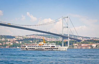 Istanbul, Türkiye'de Boğaziçi Boğazı üzerinde köprü