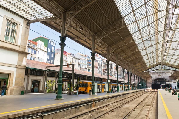 Sao Bento järnvägsstation i staden Porto, Portugal — Stockfoto