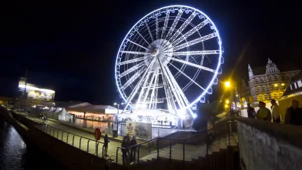 Pariserhjul i Gdansk på natten (tidsinställd) — Stockvideo