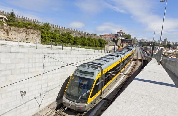 Hafif raylı tren Metro do Porto, Portekiz — Stok fotoğraf