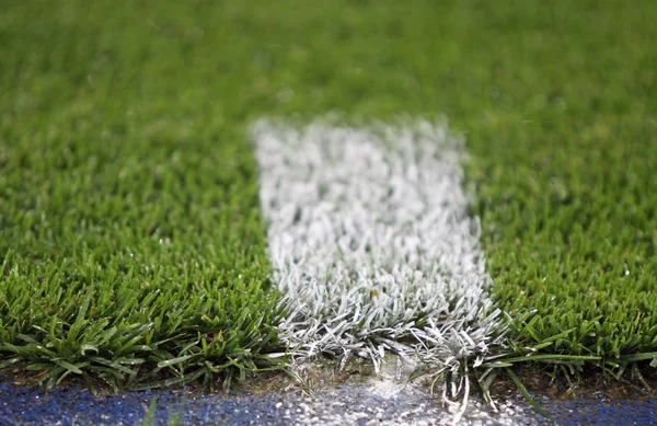 White mark on the green soccer field — Stock fotografie