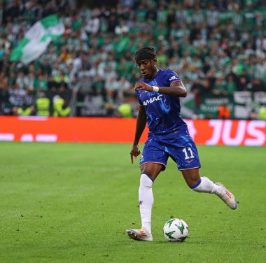 Wroclaw, Polonya - 28 Mayıs 2025: Chelsea 'li Noni Maduekeh (# 11), Wroclaw, Polonya' da Real Betis 'e karşı oynanan UEFA Konferans Ligi final maçında topu kontrol ediyor.