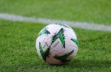 Wroclaw, Polonya - 28 Mayıs 2025: Resmi UEFA Avrupa Konferans Ligi Finali 2024-25 maç topu (Decathlon Kipsta) Konferans Ligi final maçı Real Betis - Chelsea