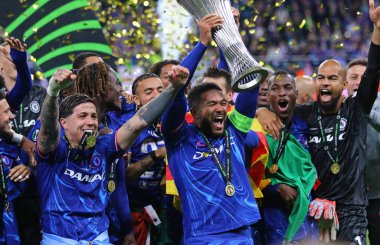Wroclaw, Polonya - 28 Mayıs 2025: Chelsea 'li oyuncular, Stadion Wroclaw' da Real Betis 'e karşı oynadıkları final maçı sonrasında 2025 UEFA Avrupa Konferans Ligi' ni kazandılar.
