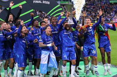 Wroclaw, Polonya - 28 Mayıs 2025: Chelsea 'li oyuncular, Stadion Wroclaw' da Real Betis 'e karşı oynadıkları final maçı sonrasında 2025 UEFA Avrupa Konferans Ligi' ni kazandılar.