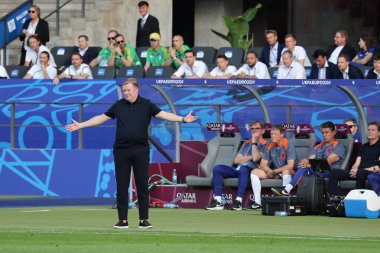 Berlin, Almanya - 25 Haziran 2024: Hollanda teknik direktörü Ronald Koeman UEFA EURO 2024 grup safhasında Berlin Olimpiyat Stadyumu 'nda Hollanda-Avusturya maçında görev yapıyor