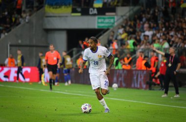 Wroclaw, Polonya - 5 Eylül 2025: Fransa 'dan Bradley Barcola (# 20), Wroclaw' daki Tarczynski Arena 'da Ukrayna' ya karşı oynanan 2026 Dünya Kupası ön eleme maçında