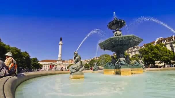 Barock fontän Rossiotorget i staden Lissabon, Portugal (tidsinställd) — Stockvideo