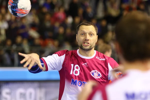 Balonmano juego Motor Zaporozhye vs Kadetten Schaffhausen — Foto de Stock