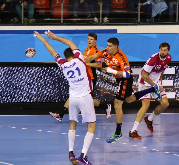 Balonmano juego Motor Zaporozhye vs Kadetten Schaffhausen —  Fotos de Stock