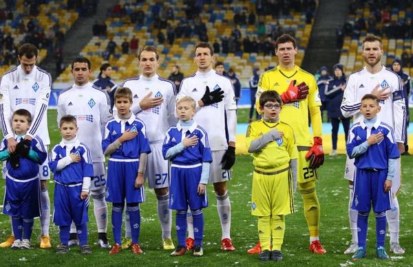 युक्रेनियन प्रीमियर लीग फुटबॉल सामना एफसी डायनामो कीव विरुद्ध एफसी चोर — स्टॉक फोटो, इमेज