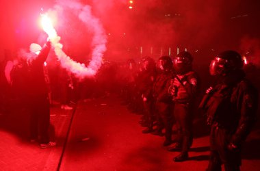 FC Dinamo Kiev ultras onların stadyum giden yolda destek