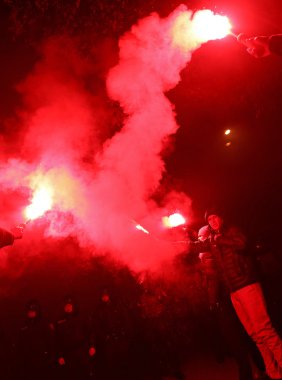 FC Dinamo Kiev ultras onların stadyum giden yolda destek