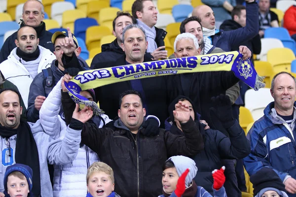 I sostenitori del Maccabi Tel-Aviv mostrano il loro sostegno — Foto Stock