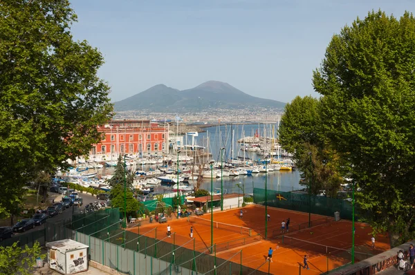 Γήπεδα τένις του Circolo Canottieri Napoli club στη Νάπολη της Ιταλίας — Φωτογραφία Αρχείου
