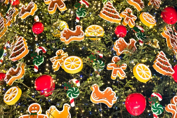 Detalles de la decoración del árbol de Navidad de cerca —  Fotos de Stock
