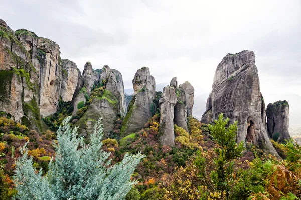 Greek monasteries surrounded by cliffs, Meteora, Greece — Stock Photo, Image