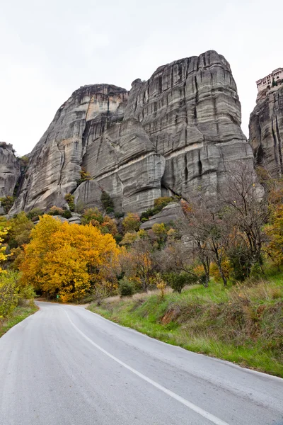 Řecké kláštery, obklopené útesy, Meteora, Řecko — Stock fotografie