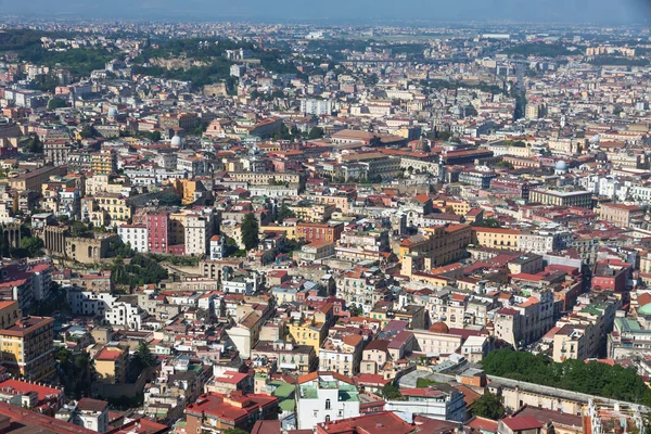 Háztetőkön, Nápoly óvárosában, Olaszország — Stock Fotó