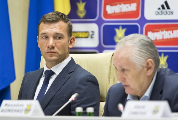 Ukra Millî Futbol takımının teknik direktör basın toplantısında — Stok fotoğraf