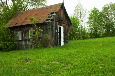 Yaz aylarında eski ev