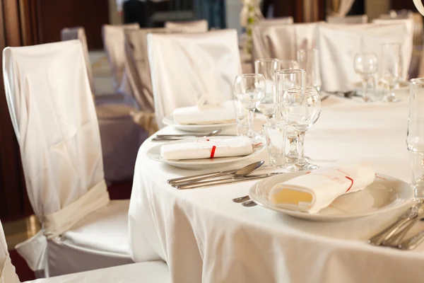 ชุดโต๊ะแต่งงานสีขาว — ภาพถ่ายสต็อก