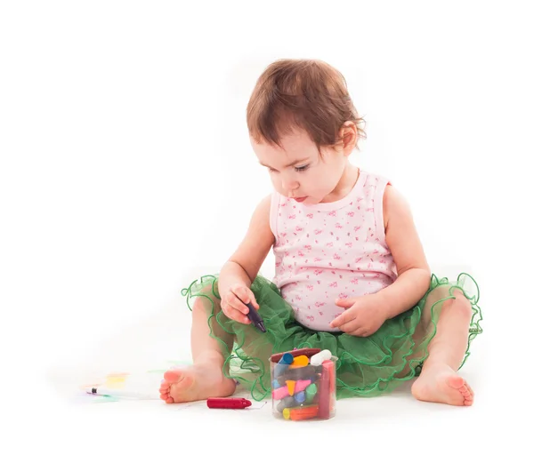 Toddler dziewczynka farby na papierze — Zdjęcie stockowe
