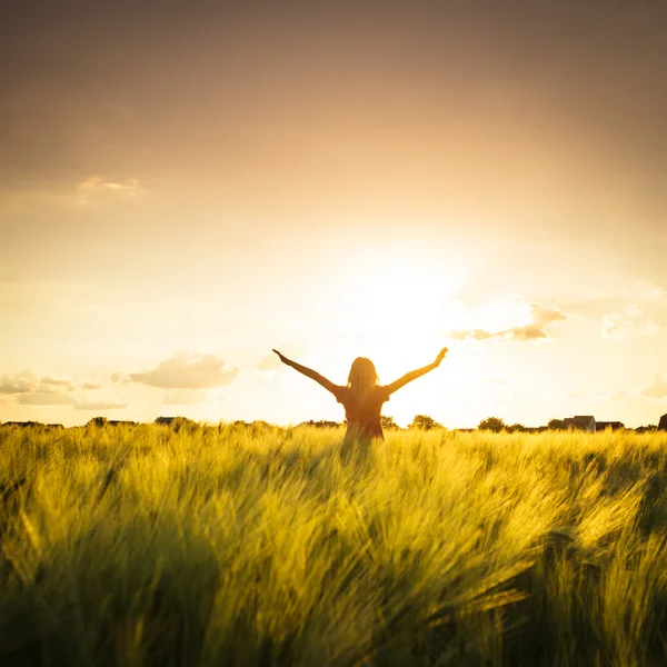 Girl on sunset — Stock Photo, Image