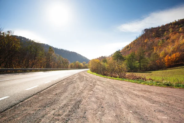 Sonbahar yol — Stok fotoğraf