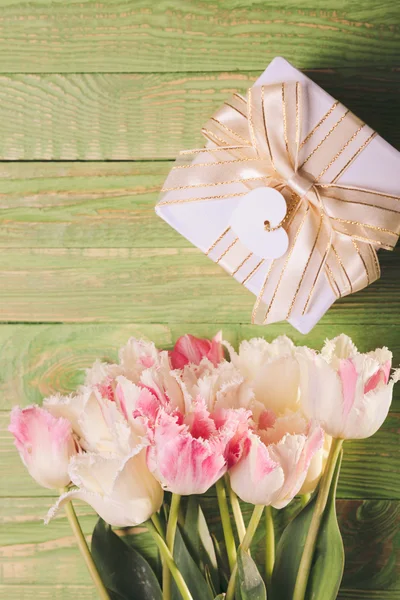 Tulips and gift box — Stock Photo, Image