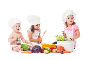 Küçük aşçılar yemek