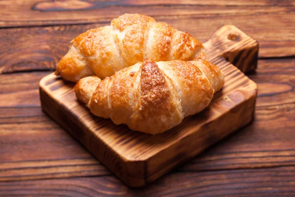 Snídaně s čerstvými croissanty — Stock fotografie