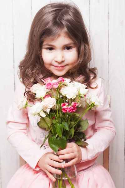 Chica con rosas — Foto de Stock