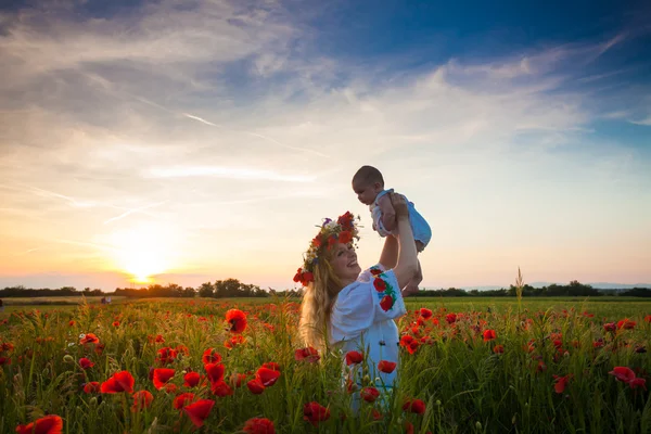 Ispirato giovane madre — Foto Stock