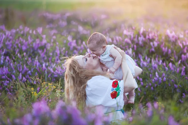 Beziehung zwischen Eltern und Kindern — Stockfoto