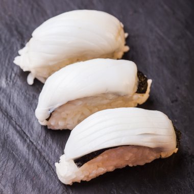 ICA suşi ile kalamar