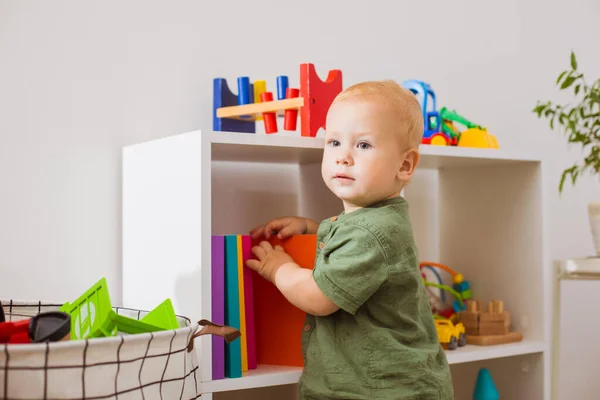 Développement complet de l'enfant à la maternelle — Photo